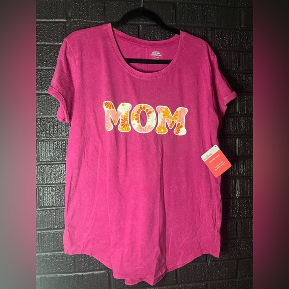 Womens ‘MOM' Graphic T-Shirt - various sizes available - Picture 1 of 5